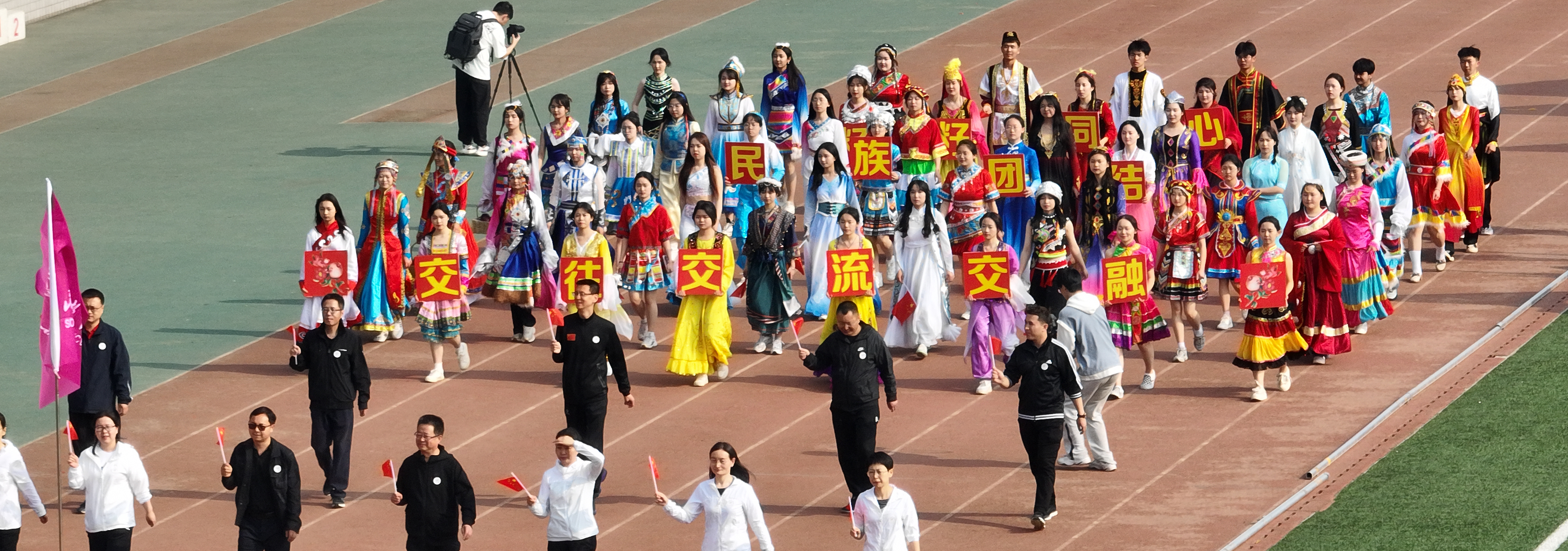民族团结 籽籽同心——太阳集团城官网1407学生参与学校运动会